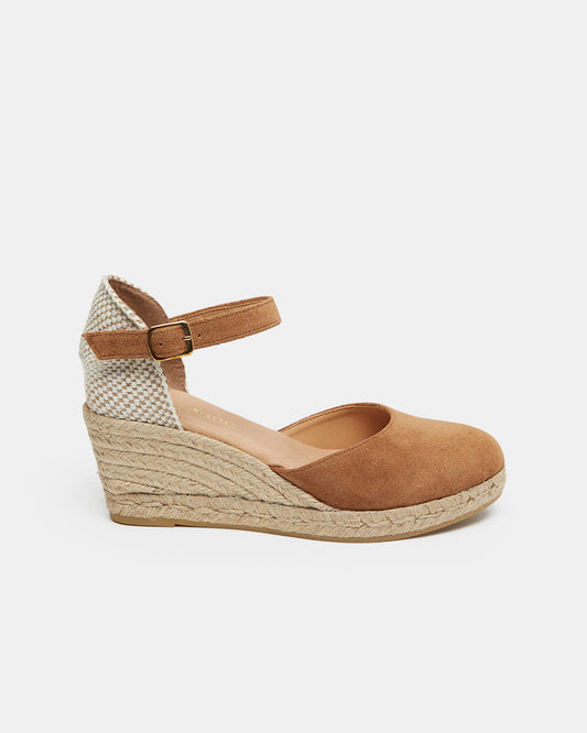 TRUE SAGE Sandals Camel (17V719C21) Women